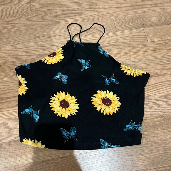 Super soft crop top! ONLY WORN ONCE - Picture 1 of 3
